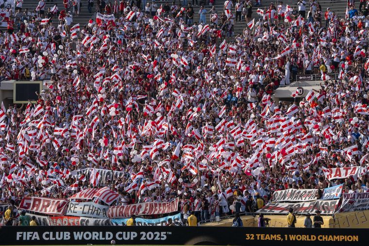 Los hinchas de River paralizaron el Rose Bowl de Los Ángeles en el 0-0 ante Monterrey. Los hinchas de River paralizaron el Rose Bowl de Los Ángeles en el 0-0 ante Monterrey.