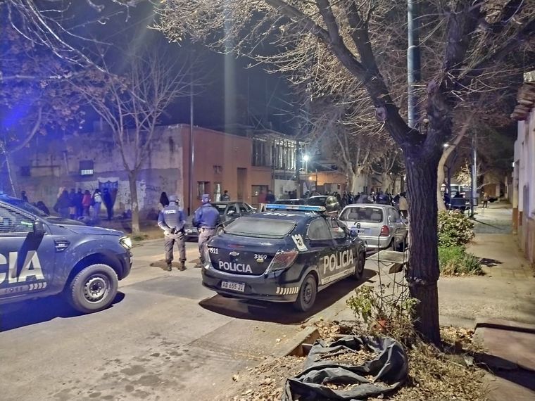La fiesta clandestina con alcohol y marihuana fue desactivada por la Policía Foto: Gentileza