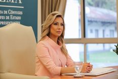 Fabiola Yañez y la manera de reversionar tu tapado de tres formas diferentes. Foto: Panorama Directo