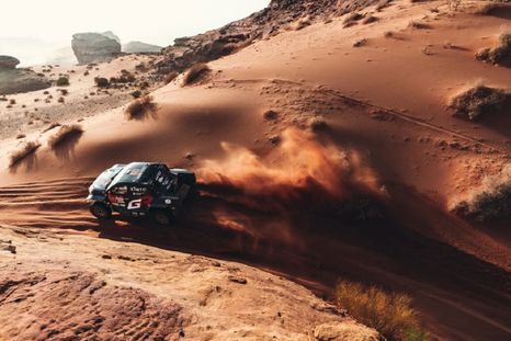 El piloto de Toyota logró su primer gran golpe en el Dakar. El piloto de Toyota logró su primer gran golpe en el Dakar.