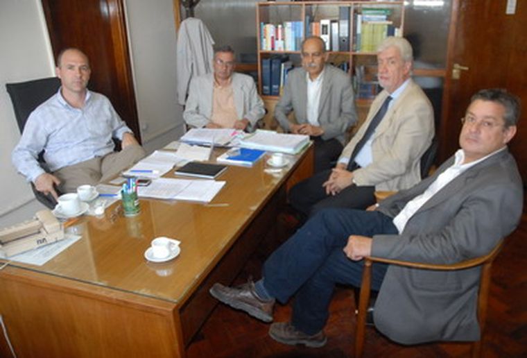El secretario de Ambiente recibió en su despacho a las autoridades universitarias. Foto: Gobierno