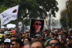 el pogo eterno: mas de un millon de personas despidieron al indio solari en un funeral sin precedentes