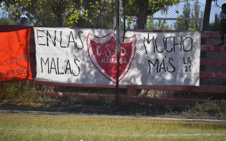 Los hinchas del Ladrillero esperan una resolución positiva para seguir jugando en los torneos oficiales. Los hinchas del Ladrillero esperan una resolución positiva para seguir jugando en los torneos oficiales.