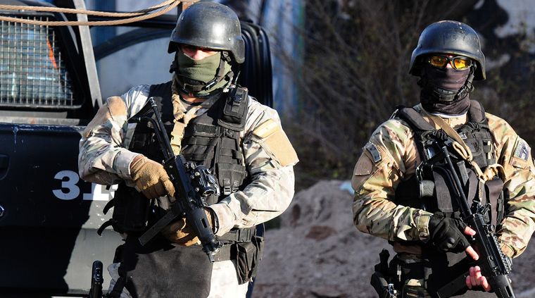 Armados Si no hay cambios estructurales, se obliga a la Policía poner el cuerpo frente a un asunto que la excede. Foto: ALF PONCE / MDZ