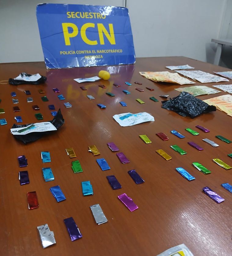 Los paquetes de cocaína encontrados en el domicilio de Guaymallén.