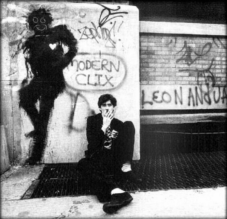 La famosa tapa del disco Clics Modernos.