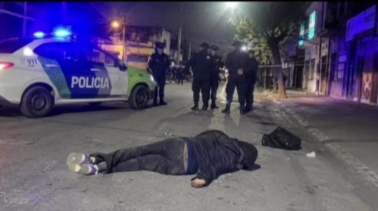 Otro caso de un delincuente abatido por una policía salió a la luz.