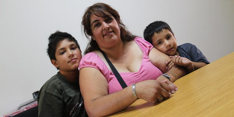 Eliana Hidalgo, anunciando la próxima FAI, junto a Franco y Patricio Foto: Maggie Ojcius/Mediamza.com