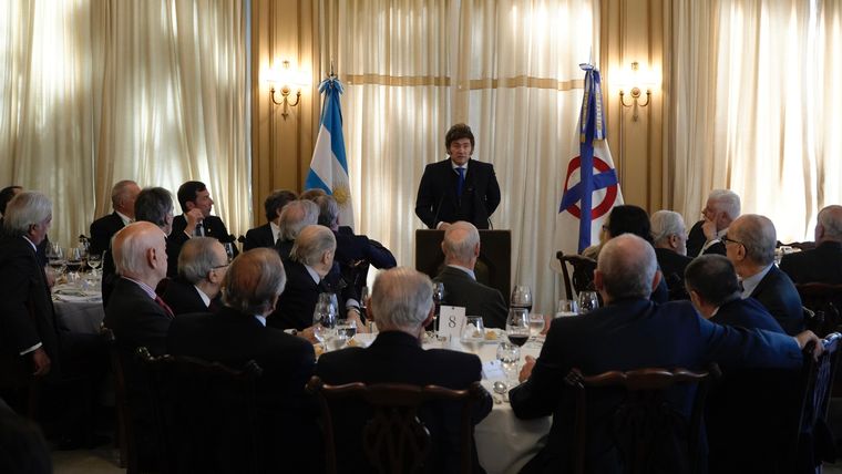 Javier Milei almorzó en el Jockey Club