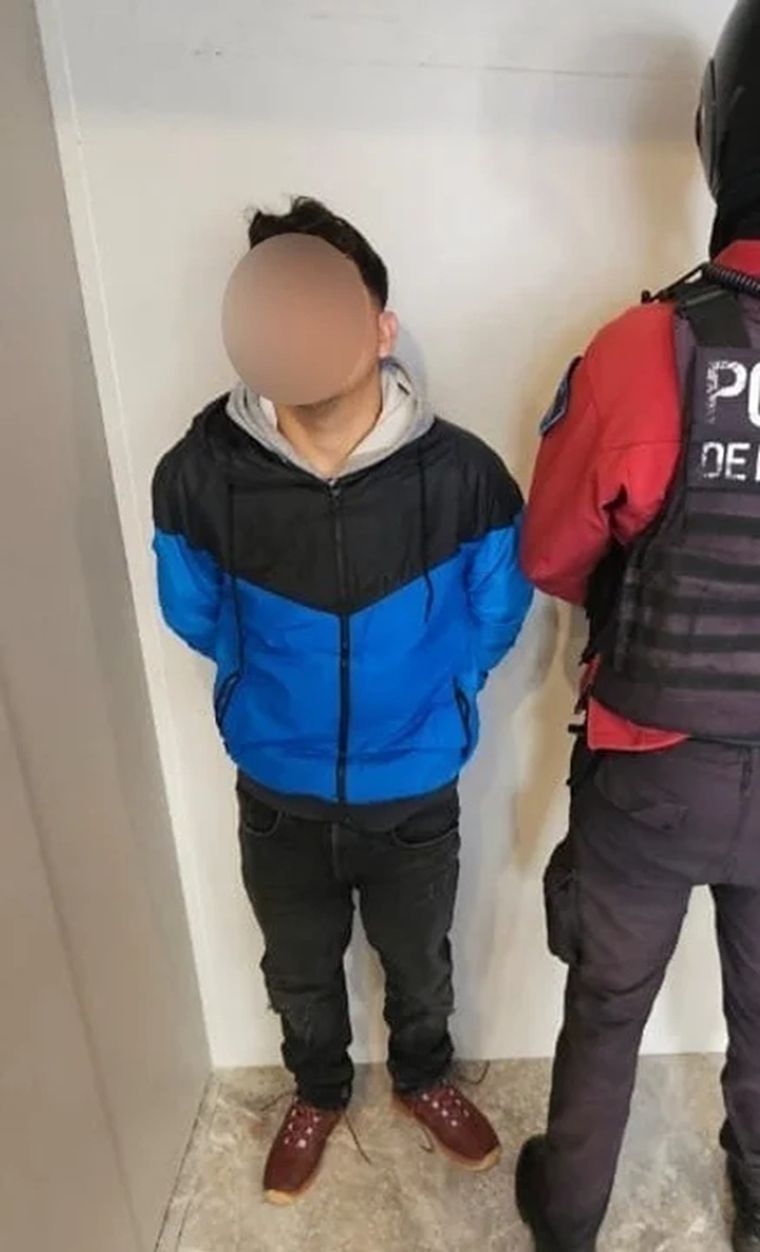 Uno de los masculinos de la nacionalidad chilena detenidos en el barrio porteño de Almagro. Foto: NA