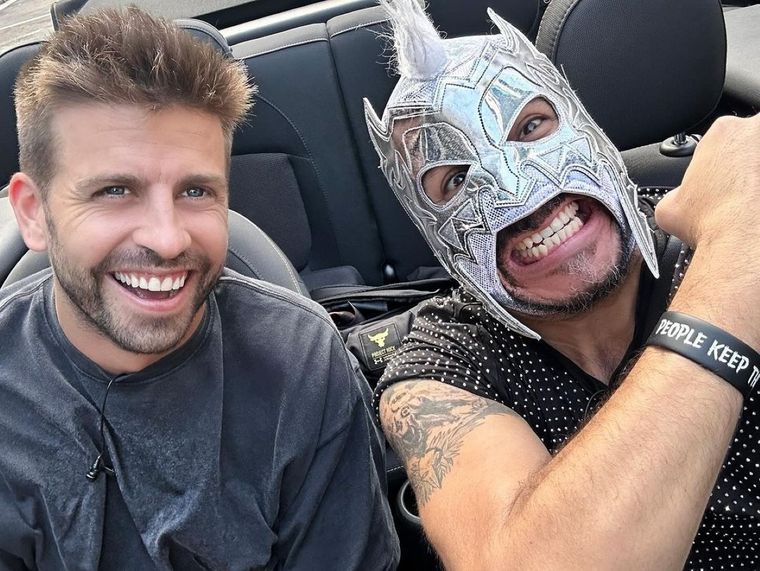 Escorpión Dorado entrevistó a Gerard Piqué al volante. Foto: Escorpión Dorado  / Instagram