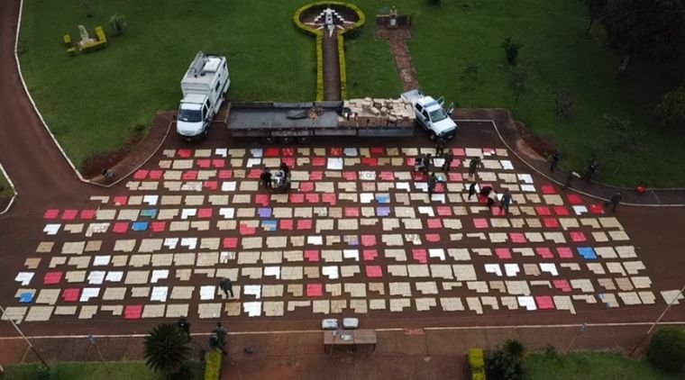 Los gendarmes se enfrentaron a tiros con un segundo vehículo que custodiaba al camión.  Foto: Gendarmería Nacional