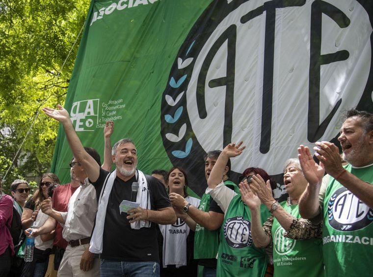 El sindicato Asociación Trabajadores del Estado (ATE) que lidera Rodolfo Aguiar.