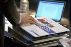 la empresa que maneja los recursos mas preciados de mendoza: energia y dolares