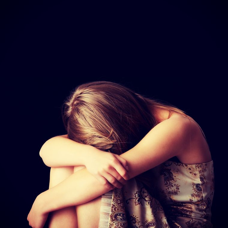 María fue abusada cuando era niña y tardó años en sanar la herida: recién pudo hacerlo cuando hizo el programa Del dolor a la gracia Foto: Shutterstock