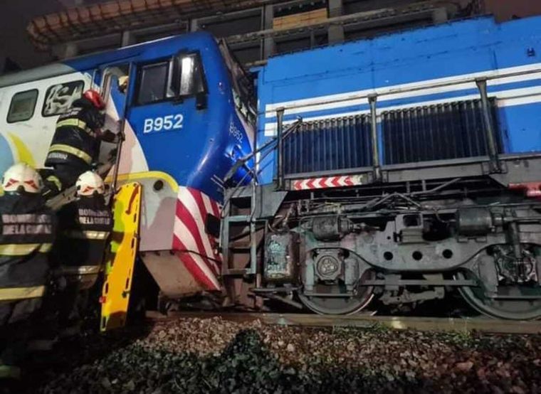 Una de las formaciones descarriló