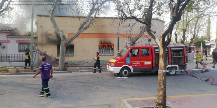 El trabajo de los bomberos en el lugar Foto: Gentileza