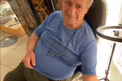 MDZol | Eduardo Kuetter, a sus 81 años cumplió su promesa y se tatuó por primera vez.