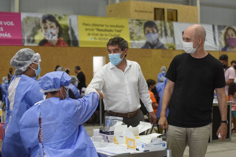 Fernán Quirós señaló que los autotest representan un buen instrumento para descomprimir los centros de testeo