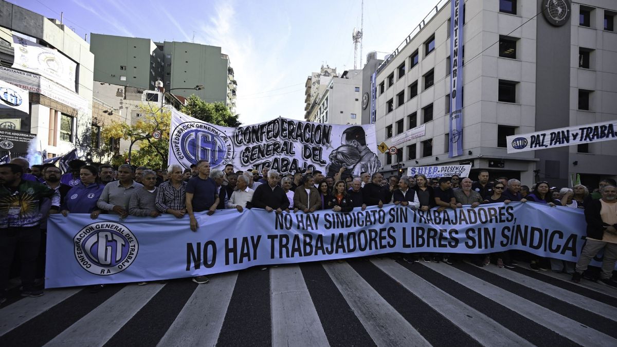 Pese al acuerdo por los fondos, la CGT, las CTA y organizaciones sociales marchan al Congreso contra el Gobierno