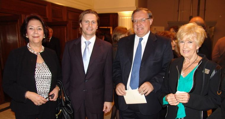 Julieta Gargiulo, Matías Bauzá Moreno y Andrés Arena, de Bodegas Salentein, junto a Alicia de Mayorga, fundadora de Avome. Foto: Florencia Da Souza / MDZ
