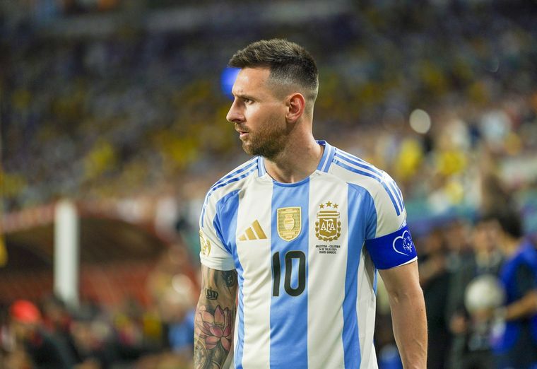 Sin Messi, Scaloni deberá decidir quién llevará la cinta, Foto: X @Argentina