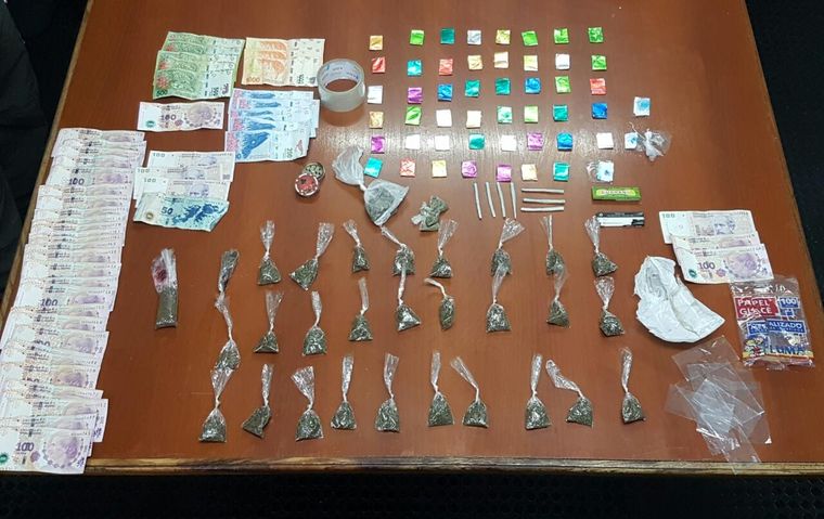 Fraccionadas Las sustancias ya estaban divididas, listas para la venta.