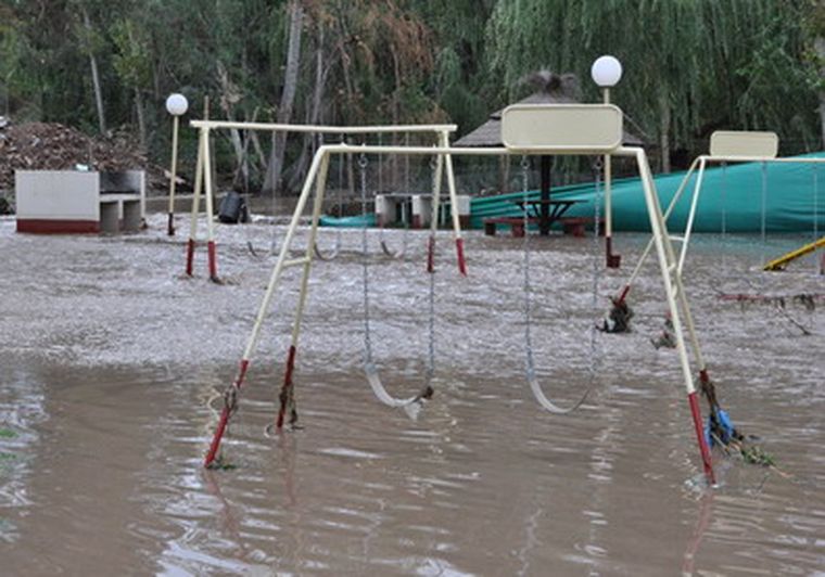 El cámping del SUTE, desconocido bajo el agua. Foto: Alf Ponce / MDZ