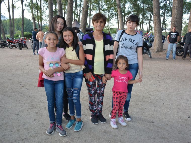 Dijeron presente en el encuentro las uspallatinas Agustina y Milagros Álvarez, Victoria Anzorena, Rosa Guzmán y Paula Álvarez. Foto: Gentileza