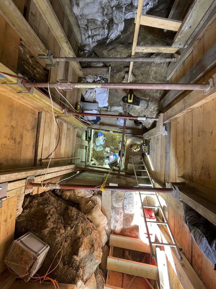 Para lograr este descubrimiento, los investigadores tuvieron que retirar una enorme roca Foto: EFE/Marcel Weiss