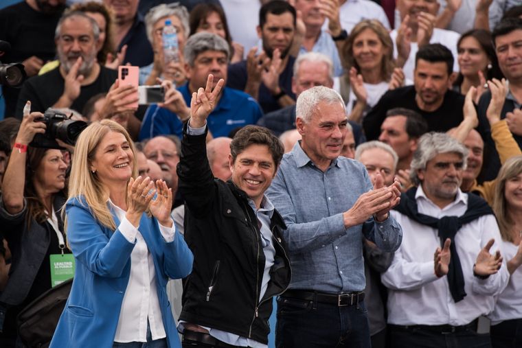 El triunvirato de la CGT (atrás) acompañó el acto de Kicillof. Foto: Gentileza Marina Espeche. Foto: Gentileza Marina Espeche