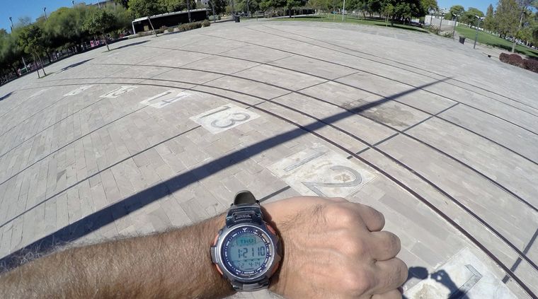 Tras el cambio de huso horario, buena parte de Chile quedará una hora detrás de Argentina, aunque Aysén y Magallanes mantendrán la misma hora. Tras el cambio de huso horario, buena parte de Chile quedará una hora detrás de Argentina, aunque Aysén y Magallanes mantendrán la misma hora.