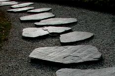 Según diseñadores la grava se puede adoptar de muchas maneras y se puede usar en casi todos los jardines. Foto: amagard.com