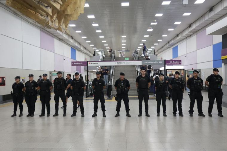 A partir de este operativo, se busca reforzar la seguridad de los subtes de Buenos Aires en hora pico.&nbsp;