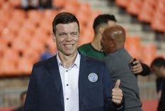 Solari celebró el momento, elogió a su plantel, pero bajó los decibeles. El equipo ilusiona, pero el DT no quiere perder el foco. Foto: MDZ Solari celebró el momento, elogió a su plantel, pero bajó los decibeles. El equipo ilusiona, pero el DT no quiere perder el foco. Foto: MDZ