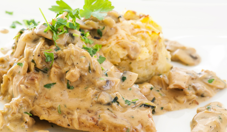 Pollo al champiñón: una delicia cremosa para disfrutar en casa Foto: Shutterstock