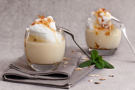 Hacete fan de esta receta de isla flotante: simple, dulce y espectacular.