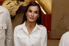 El look de la reina Letizia de España.