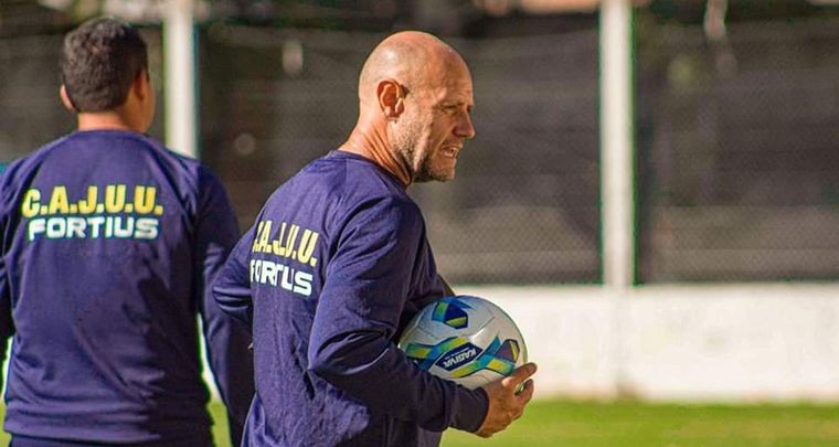 Botella, el ahora exentrenador de Juventud Unida Universitario. Foto: @JuveSanLuis