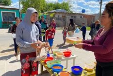 2 de cada 3 niños en Argentina son pobres y subsisten con la ayuda del Estado y de comedores comunitarios como este. Foto: BBC Mundo