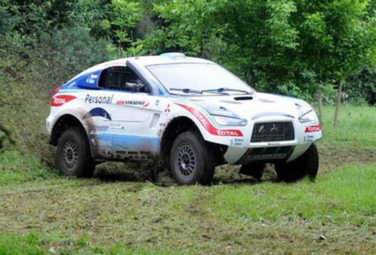 El piloto Mitsubishi, listo para comenzar la travesía. Foto: La Nación