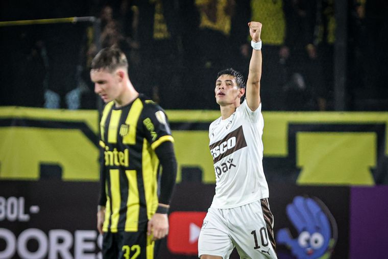 Platense hizo historia en el Campeón del Siglo frente a Peñarol.