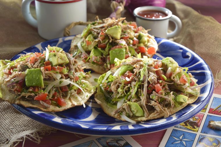 El salpicón es una mezcla ideal para hacer unas tostadas deliciosas. Foto: https://cdn7.kiwilimon.com/recetaimagen/24487/19178.jpg