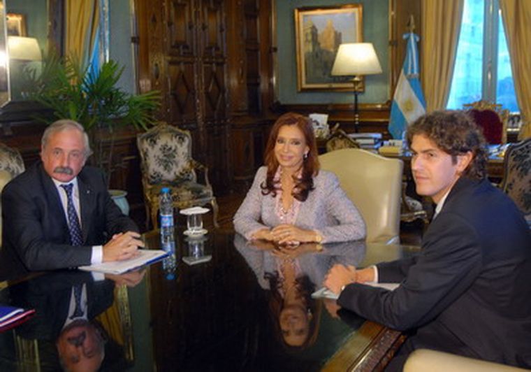 El secretario de Agricultura junto a la Presidenta y al Ministro de Economía de la Nación.