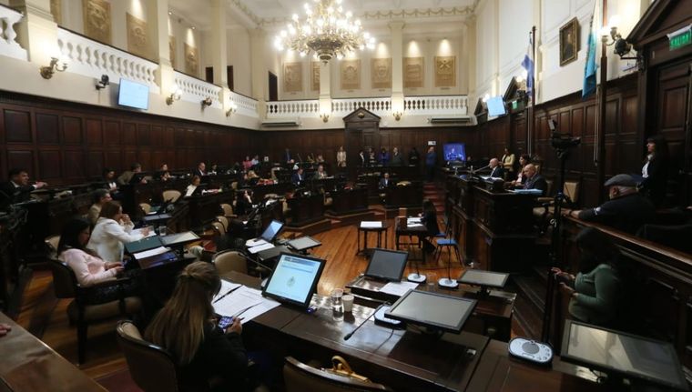 Butacas vacías: los senadores podrán seguir las secciones de manera remota. Butacas vacías: los senadores podrán seguir las secciones de manera remota.
