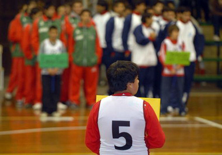 Las delegaciones desfilaron en el Polideportivo de Luján de Cuyo. Foto: MDZ