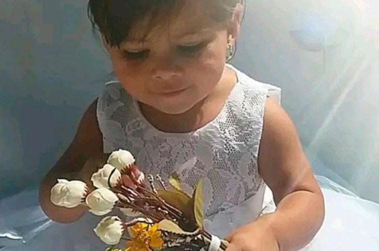 Francesca estaba a punto de cumplir tres años cuando recibió el impacto de una bala en su cuerpo