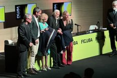 Mirtha Legrand y Hector Olivera recibieron el Doctor Honoris Causa. Foto: Gabriel Sotelo Mirtha Legrand y Hector Olivera recibieron el Doctor Honoris Causa. Foto: Gabriel Sotelo