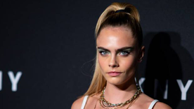CARA DELEVINGNE ALARMÓ A TODOS. LA MODELO APARECIÓ EN UNAS POLÉMICAS FOTOS EN MUY MAL ESTADO.