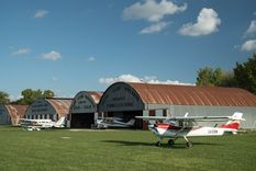 Un uruguayo murió tras tirarse desde un avión Un uruguayo murió tras tirarse desde un avión